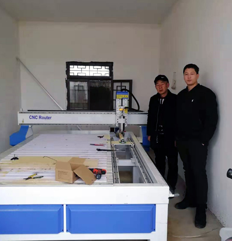 湖北襄陽1325木工雕刻機(側置旋轉軸)(圖1) 湖北襄陽1325木工雕刻機(側置旋轉軸)(圖1)