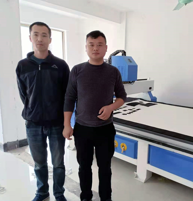 浙江客戶采購1325振動刀切割機(圖1) 浙江客戶采購1325振動刀切割機(圖1)