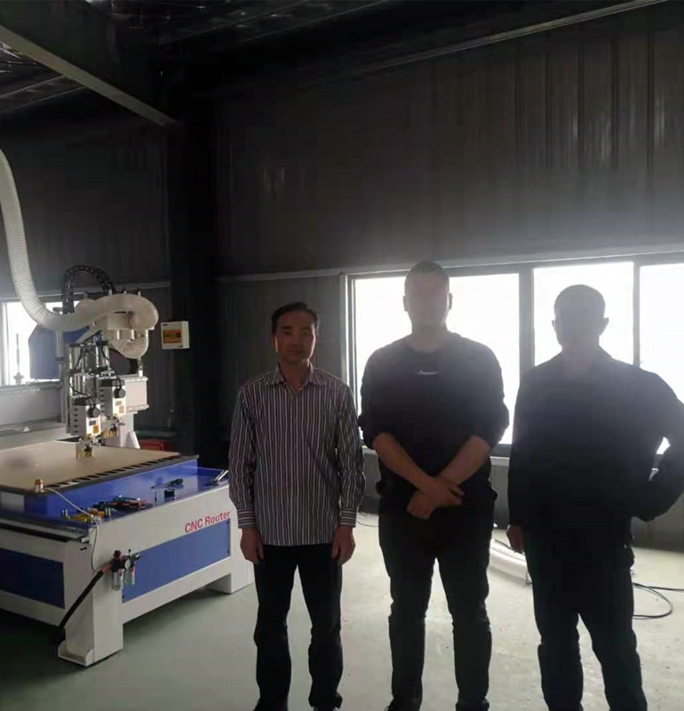 南京1325雙工序開料機(jī)(圖1) 南京1325雙工序開料機(jī)(圖1)