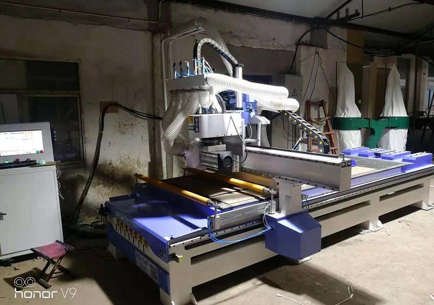 南京1325三工序帶鋸片開料機(jī)(圖4) 南京1325三工序帶鋸片開料機(jī)(圖4)