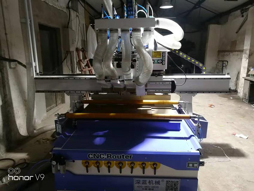 南京1325三工序帶鋸片開料機(jī)(圖5) 南京1325三工序帶鋸片開料機(jī)(圖5)