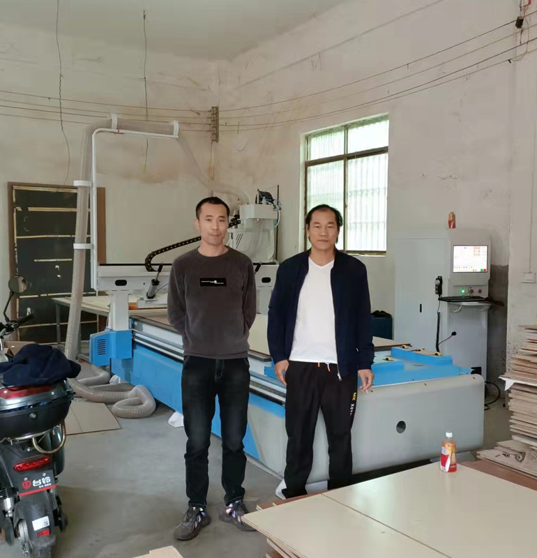 海南1330直排數控加工中心開料機(圖1) 海南1330直排數控加工中心開料機(圖1)