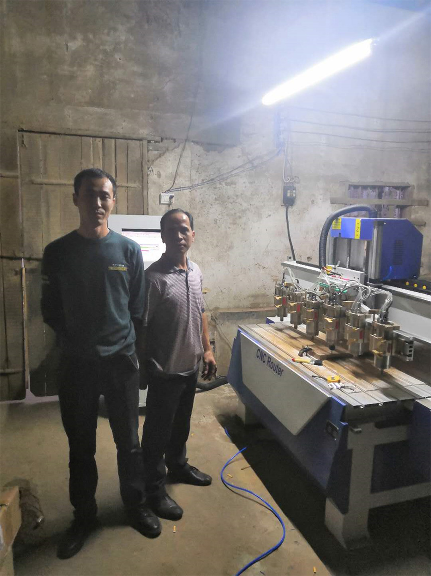 廣西梧州一拖六木工雕刻機(jī)(圖1) 廣西梧州一拖六木工雕刻機(jī)(圖1)