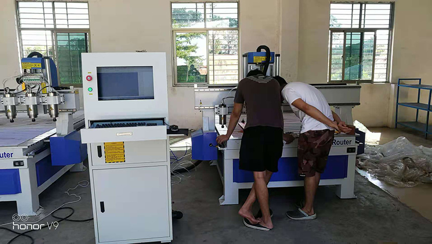 Hainan two woodworking carving machines(圖1) 海南兩臺木工雕刻機(圖1)