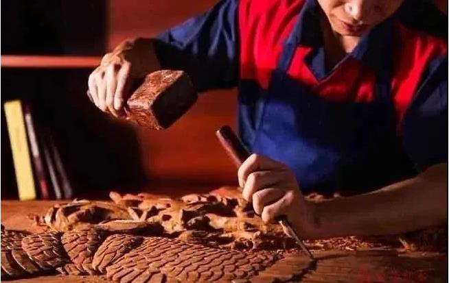 木工雕刻機與手工雕刻有什么區別?(圖2) 木工雕刻機與手工雕刻有什么區別?(圖2)