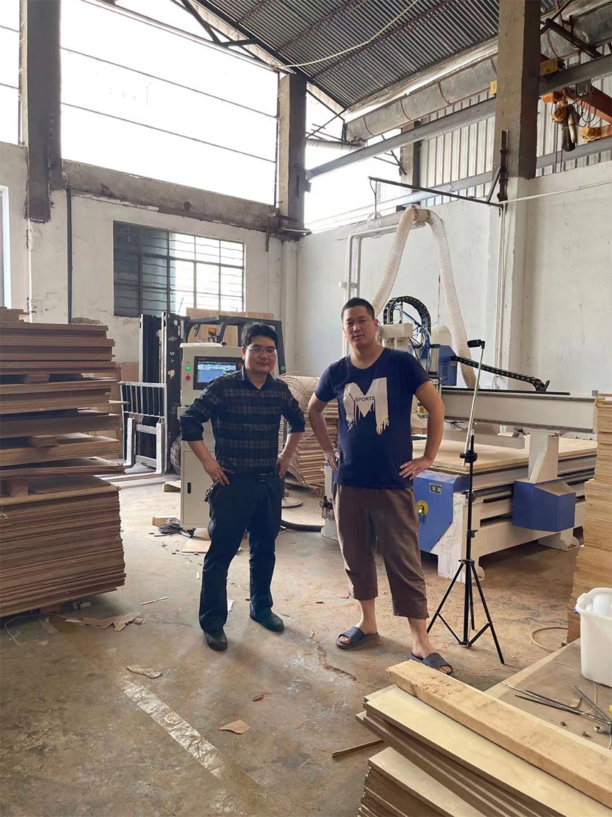 廣東東莞1325四工序開料機(jī)(圖1) 廣東東莞1325四工序開料機(jī)(圖1)